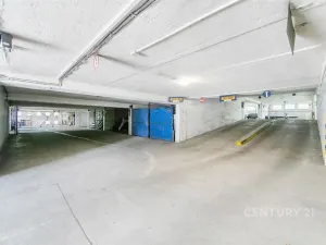Pronájem garážového stání, Plzeň - Jižní Předměstí, Tomanova, 12 m2