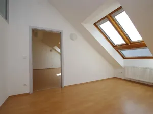 Pronájem kanceláře, Praha - Smíchov, Štefánikova, 82 m2