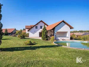 Prodej kanceláře, Hrochův Týnec, 356 m2