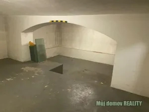 Pronájem obchodního prostoru, Praha - Vysočany, Freyova, 118 m2