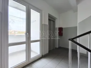 Pronájem bytu 2+1, Praha - Malešice, Káranská, 53 m2