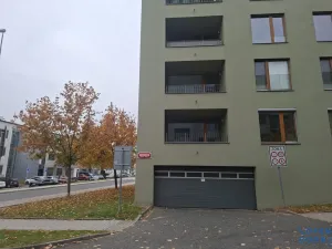 Pronájem garáže, Praha - Jinonice, Břežánecká, 18 m2