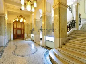 Pronájem kanceláře, Praha, Spálená, 538 m2