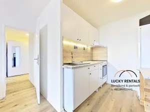 Pronájem bytu 2+kk, Praha - Černý Most, Kpt. Stránského, 43 m2