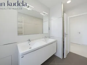 Pronájem bytu 3+kk, Praha - Holešovice, V háji, 74 m2