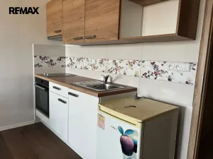 Pronájem bytu 1+kk, Hradec Králové - Nový Hradec Králové, třída Edvarda Beneše, 30 m2