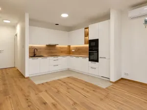 Prodej bytu 2+kk, Bystřice nad Pernštejnem, Masarykovo náměstí, 50 m2