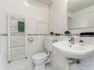 Prodej bytu 1+kk, Praha - Troja, Hnězdenská, 33 m2