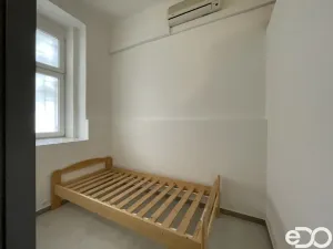 Pronájem kanceláře, Praha, Freyova, 92 m2