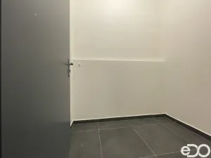 Pronájem kanceláře, Praha, Freyova, 92 m2
