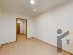 Pronájem bytu 2+kk, Praha - Kobylisy, Mirovická, 39 m2