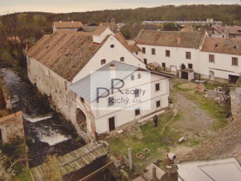 Prodej historického objektu, Znojmo, 1530 m2