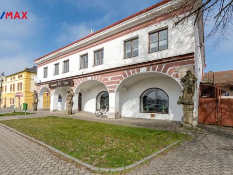 Prodej činžovního domu, Dašice, náměstí T. G. Masaryka, 450 m2
