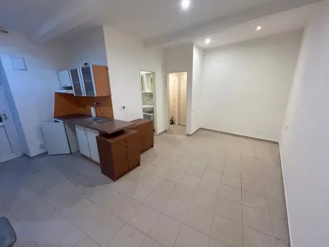 Pronájem bytu 1+kk, Praha - Strašnice, Věšínova, 28 m2