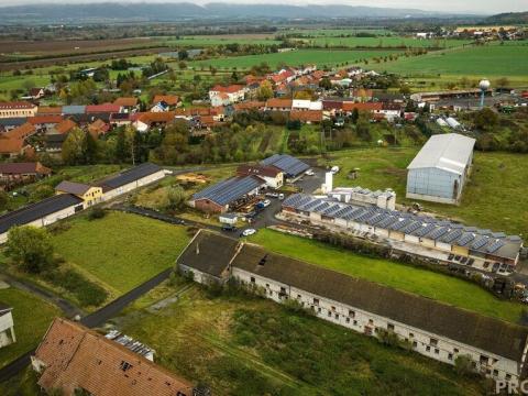 Prodej výrobních prostor, Radslavice, 3300 m2