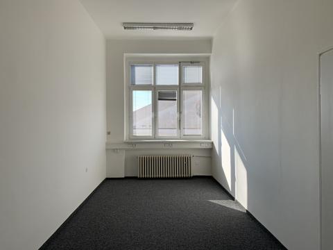 Pronájem kanceláře, Hradec Králové, Pražská třída, 18 m2