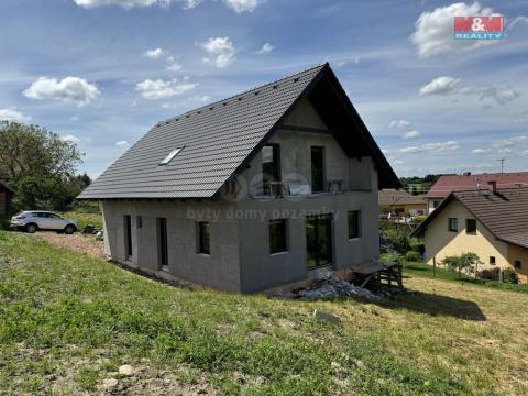 Prodej rodinného domu, Lužany, 180 m2