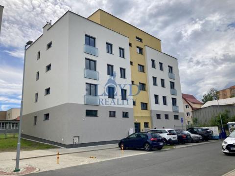 Pronájem bytu 2+kk, Karlovy Vary - Stará Role, Truhlářská, 49 m2