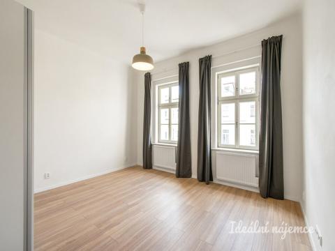 Pronájem bytu 1+kk, Praha - Karlín, Hybešova, 33 m2