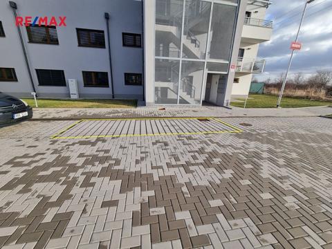 Pronájem garážového stání, Znojmo, 12 m2