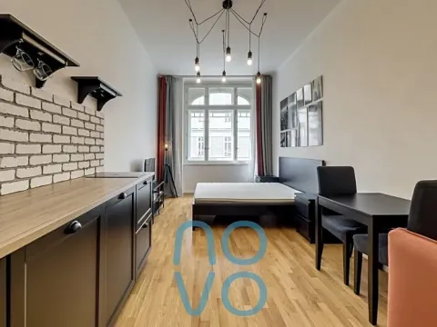 Pronájem bytu 1+kk, Praha - Smíchov, Zborovská, 34 m2