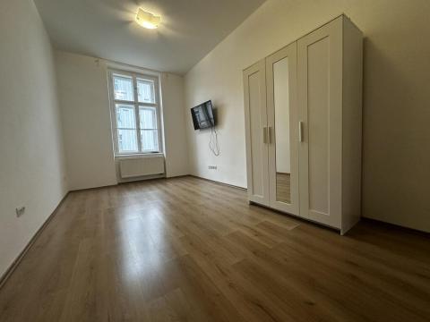 Pronájem bytu 2+kk, Praha - Vinohrady, Rumunská, 41 m2