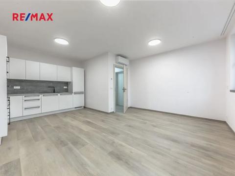 Pronájem bytu 3+kk, Kladno, Veleslavínova, 71 m2