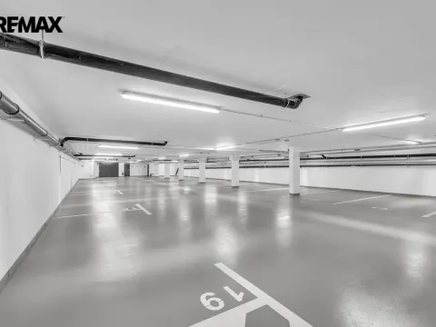 Prodej garážového stání, Hradec Králové - Pražské Předměstí, Gočárova třída, 13 m2