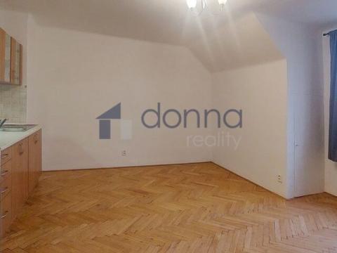 Pronájem bytu 1+kk, Praha - Vinohrady, Mikovcova, 31 m2