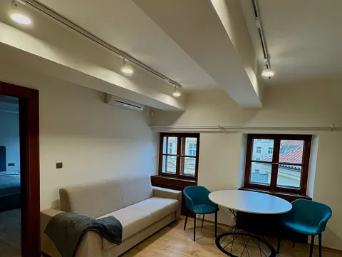 Pronájem bytu 2+kk, Praha - Malá Strana, U lužického semináře, 42 m2