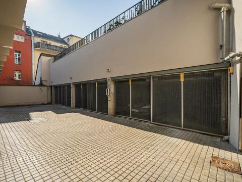 Prodej garážového stání, Praha - Smíchov, Holečkova, 12 m2