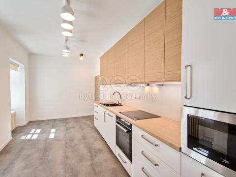 Pronájem bytu 3+1, Valašské Meziříčí, Náměstí, 90 m2