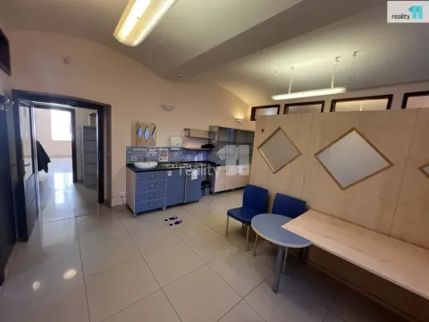 Pronájem obchodního prostoru, Karlovy Vary - Dvory, Chebská, 146 m2