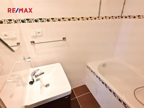 Pronájem bytu 3+1, Praha - Libuš, V rohu, 73 m2