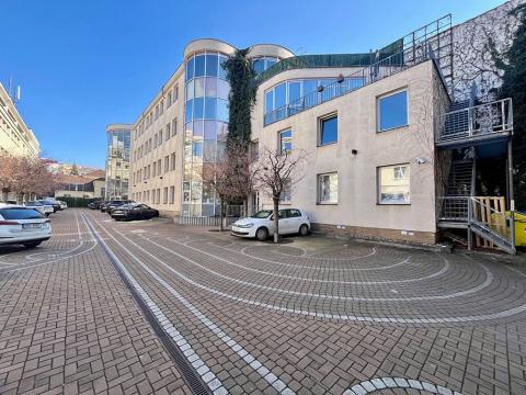 Pronájem kanceláře, Praha - Karlín, Prvního pluku, 150 m2