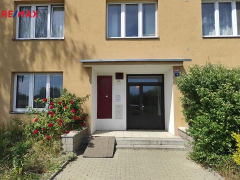 Pronájem bytu 2+1, Karlovy Vary - Stará Role, Okružní, 50 m2