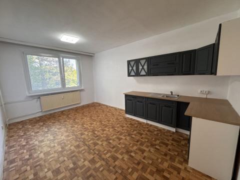 Pronájem bytu 2+kk, Zlín, Javorová, 34 m2