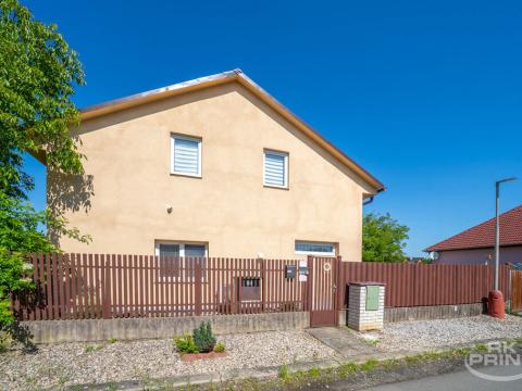 Prodej rodinného domu, Tišice, Luční, 240 m2