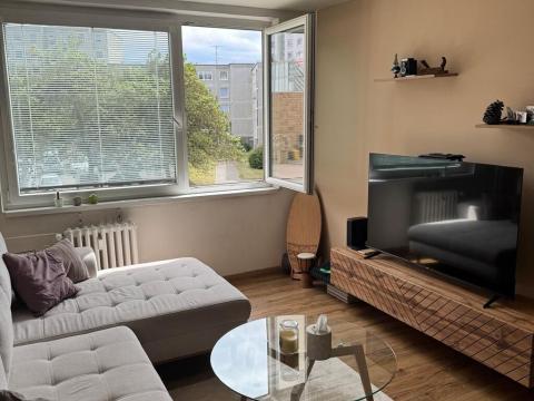 Pronájem bytu 2+kk, Praha - Hloubětín, Kardašovská, 43 m2
