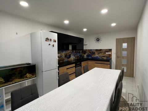 Prodej bytu 3+1, Praha - Kyje, Manželů Dostálových, 80 m2