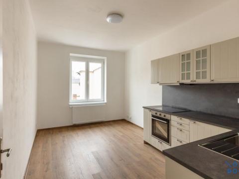 Pronájem bytu 2+1, Klatovy, nám. Míru, 71 m2