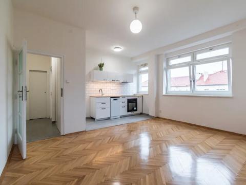 Pronájem bytu 2+kk, Praha - Vršovice, Kišiněvská, 48 m2