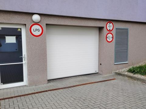 Pronájem garážového stání, Olomouc - Povel, Peškova