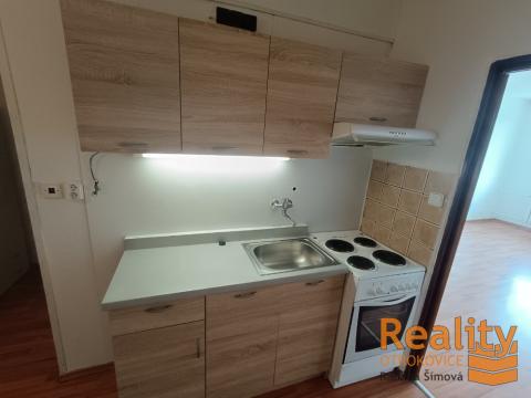 Pronájem bytu 1+kk, Otrokovice, Školní, 30 m2