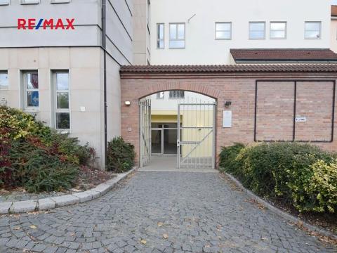 Pronájem obchodního prostoru, Nymburk, Náměstí Přemyslovců, 29 m2