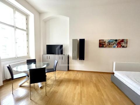 Pronájem bytu 1+kk, Praha - Karlín, Sokolovská, 52 m2