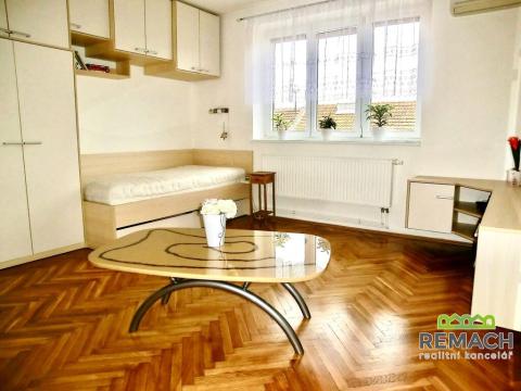 Pronájem bytu 1+1, Uherský Brod, Hradišťská, 38 m2