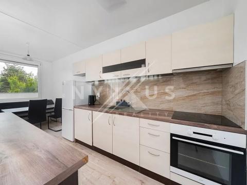 Prodej bytu 3+1, Praha - Stodůlky, Běhounkova, 74 m2