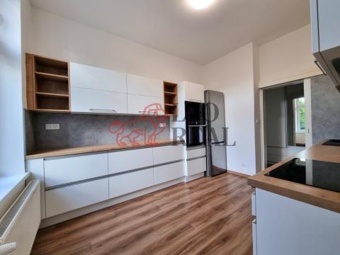Prodej bytu 4+1, Opava - Předměstí, Zborovská, 104 m2
