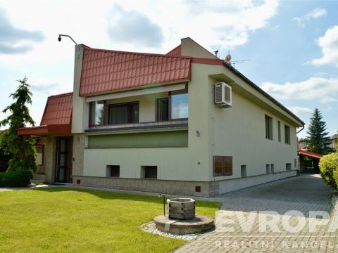 Prodej komerční nemovitosti, Uhlířské Janovice, Kolínská, 495 m2